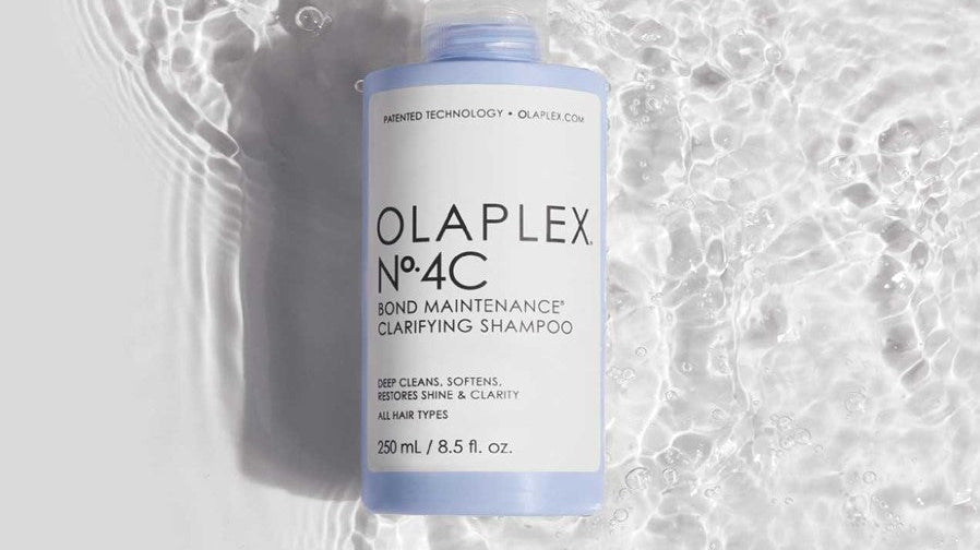 Syväpuhdistava OLAPLEX No.4C Bond Maintenance™ Clarifying Shampoo