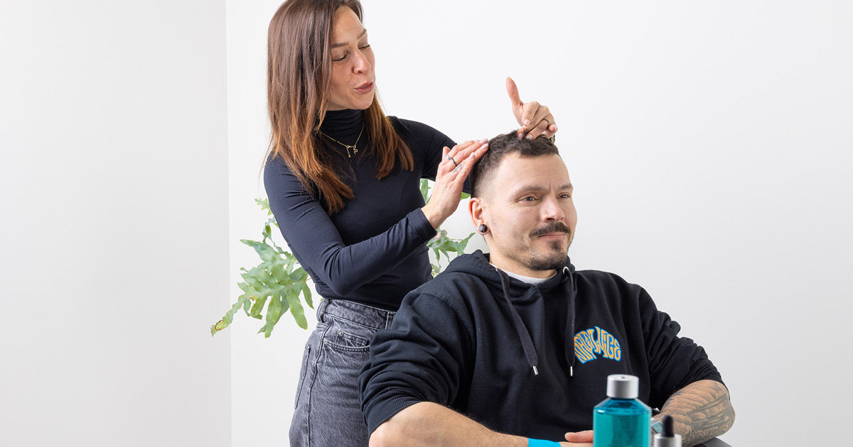 93 % miehistä on huolissaan tästä. 19 % tietää, mistä se johtuu. Nyt puhutaan hiuksista!